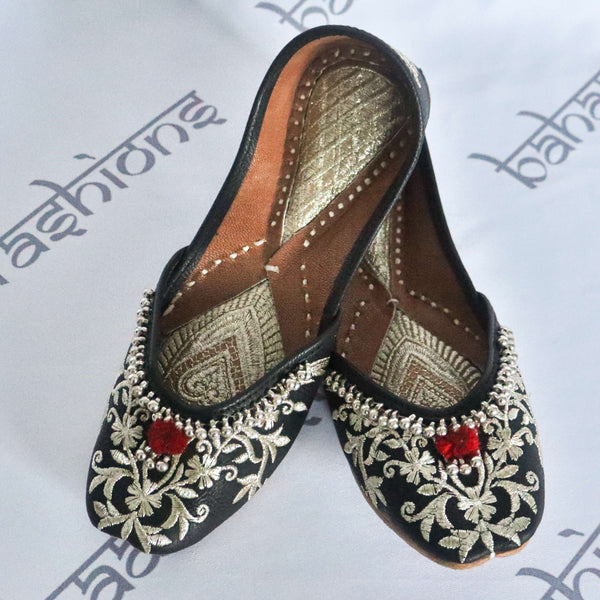 Zaari Jutti - Black